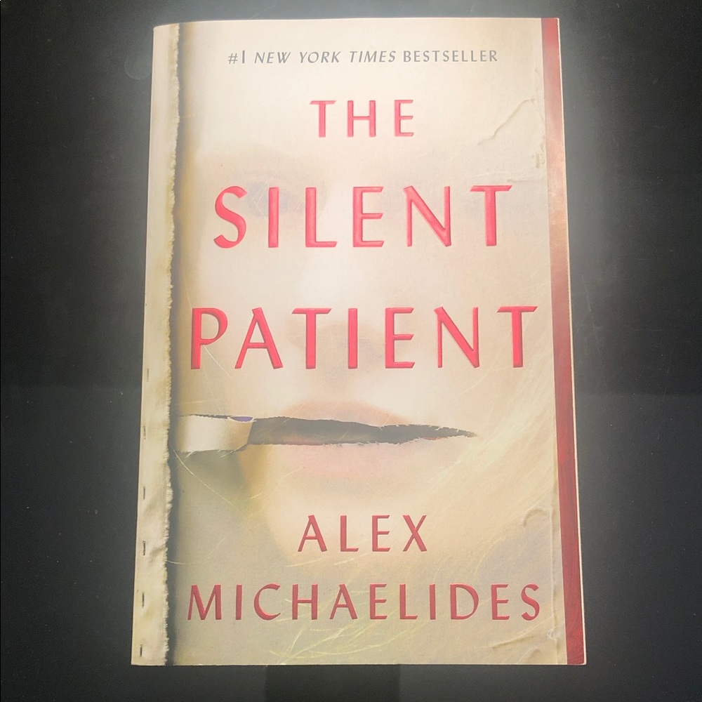 Alex Michaelides The Silent Patient Paperback in Cream and Red 2021